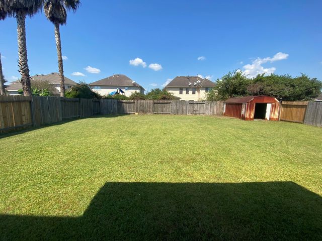 907 Christopher, Baytown, TX 77521