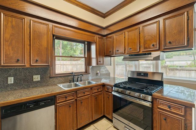 1105 Stratford, Hattiesburg, MS 39402