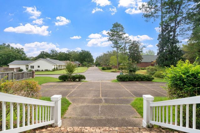 1105 Stratford, Hattiesburg, MS 39402
