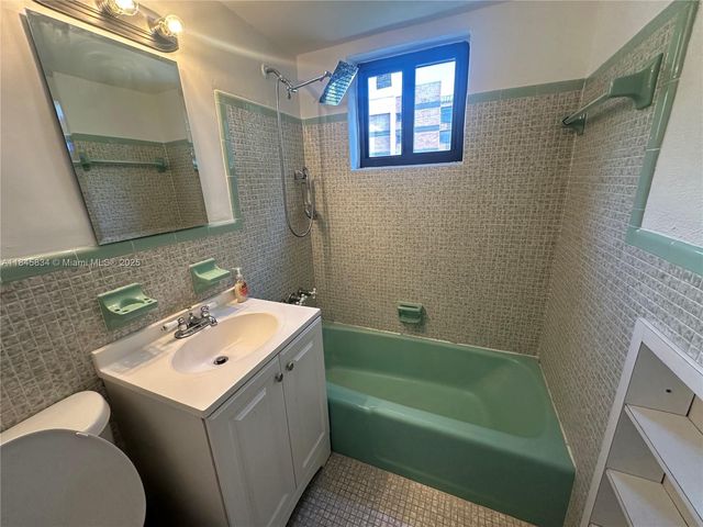 3242 Mary St S215, Miami, FL 33133