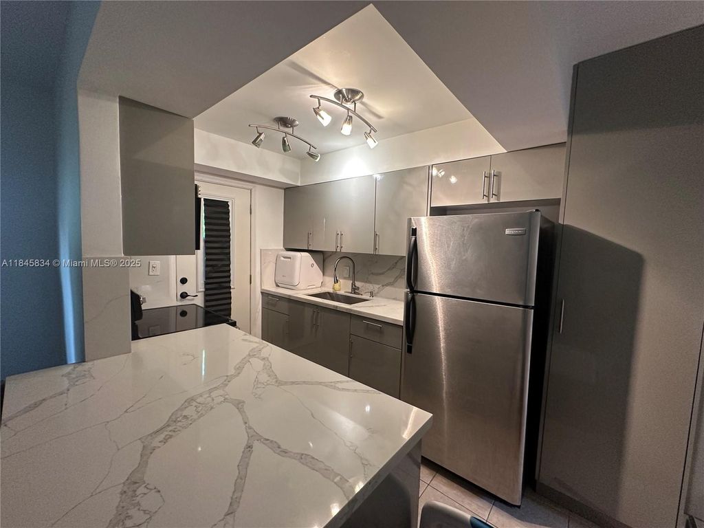 3242 Mary St S215, Miami, FL 33133