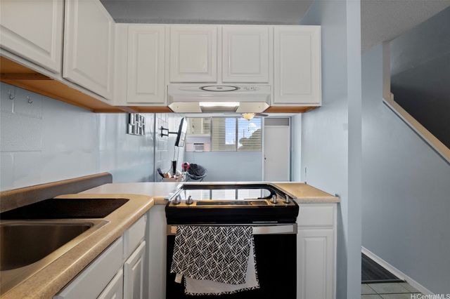 46-280 Kahuhipa Street B204, Kaneohe, HI 96744