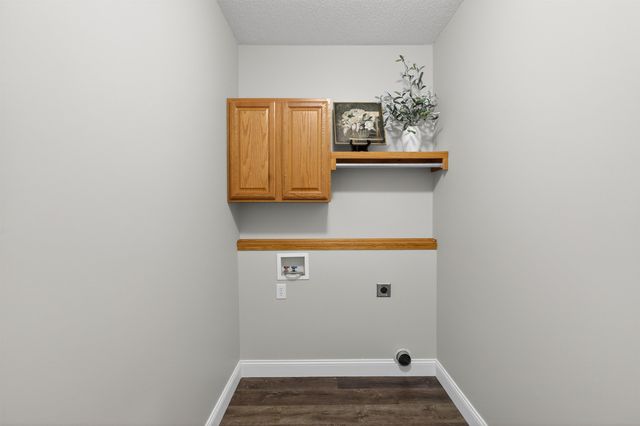 932 N Azure Cir, Wichita, KS 67235