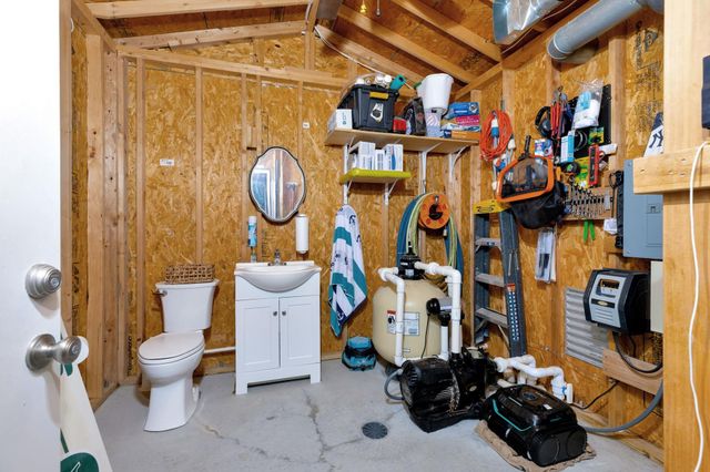 932 N Azure Cir, Wichita, KS 67235