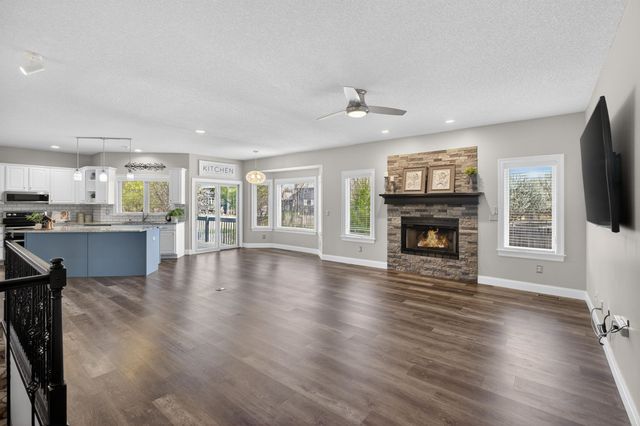 932 N Azure Cir, Wichita, KS 67235