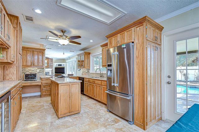 5008 COUNTRY HILLS DRIVE, Tampa, FL 33624