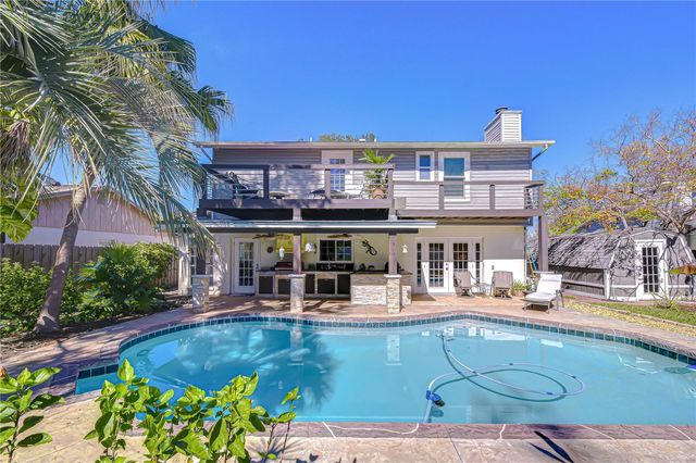 5008 COUNTRY HILLS DRIVE, Tampa, FL 33624