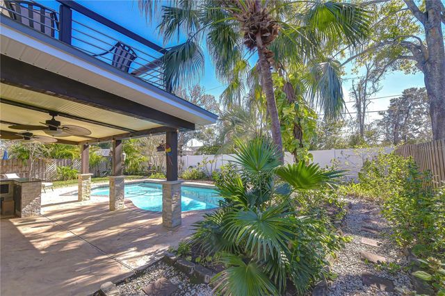 5008 COUNTRY HILLS DRIVE, Tampa, FL 33624