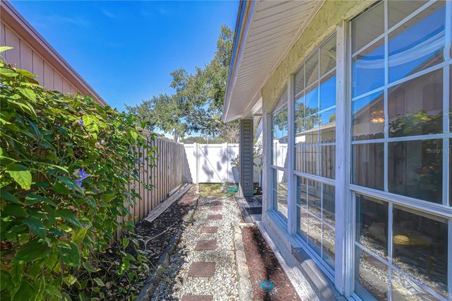 5008 COUNTRY HILLS DRIVE, Tampa, FL 33624