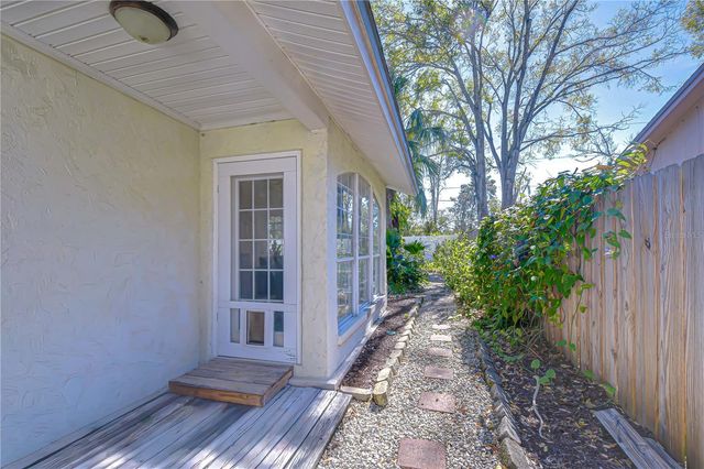 5008 COUNTRY HILLS DRIVE, Tampa, FL 33624