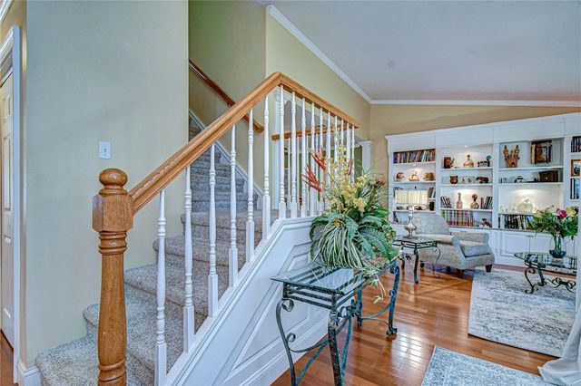 5008 COUNTRY HILLS DRIVE, Tampa, FL 33624