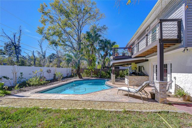 5008 COUNTRY HILLS DRIVE, Tampa, FL 33624