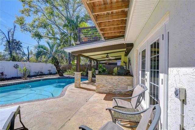 5008 COUNTRY HILLS DRIVE, Tampa, FL 33624