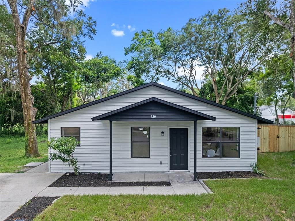 520 JACKSON AVENUE, Mount Dora, FL 32757