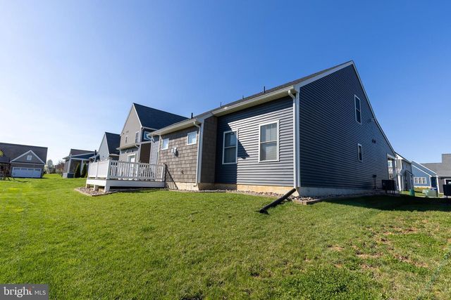 1404 BARRINGTON DR, Mount Joy, PA 17552