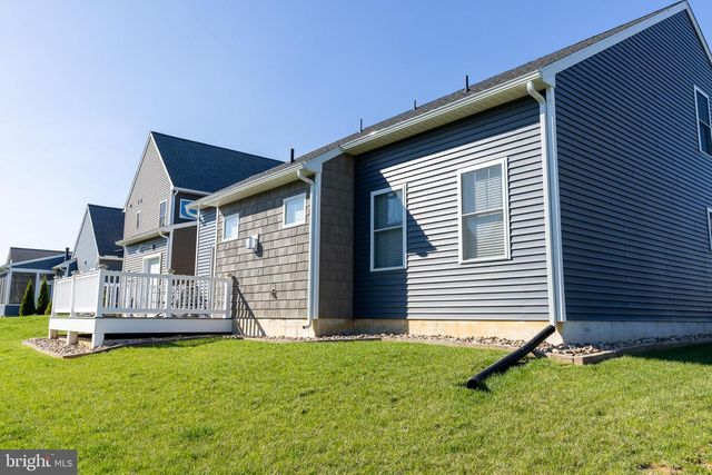 1404 BARRINGTON DR, Mount Joy, PA 17552