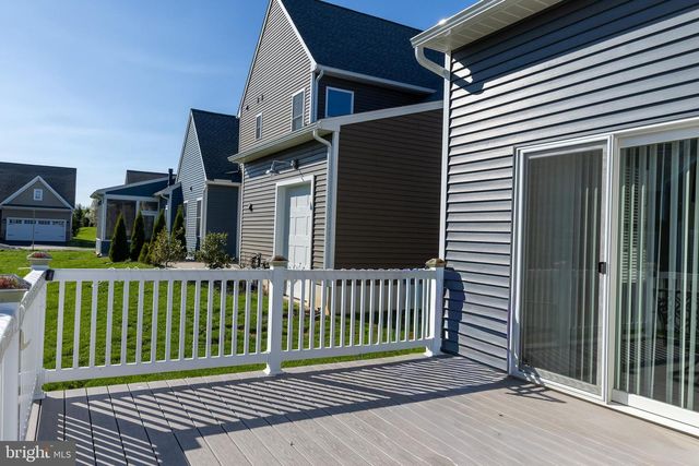 1404 BARRINGTON DR, Mount Joy, PA 17552