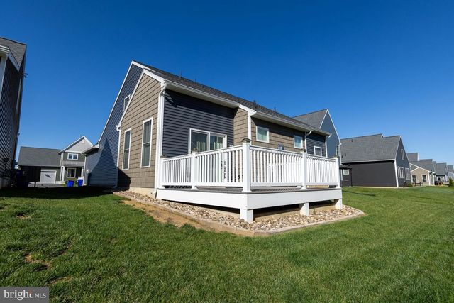 1404 BARRINGTON DR, Mount Joy, PA 17552