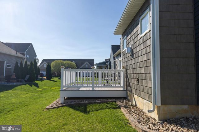 1404 BARRINGTON DR, Mount Joy, PA 17552