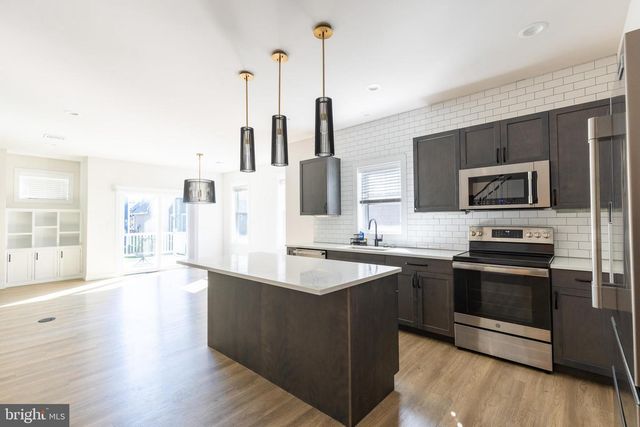 1404 BARRINGTON DR, Mount Joy, PA 17552