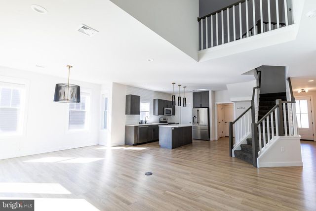 1404 BARRINGTON DR, Mount Joy, PA 17552
