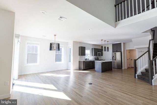 1404 BARRINGTON DR, Mount Joy, PA 17552