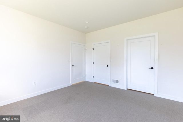 1404 BARRINGTON DR, Mount Joy, PA 17552
