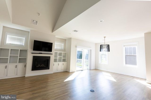 1404 BARRINGTON DR, Mount Joy, PA 17552