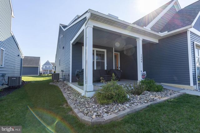 1404 BARRINGTON DR, Mount Joy, PA 17552