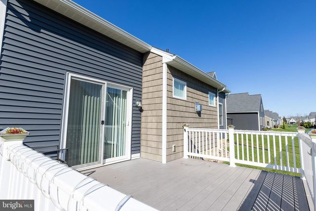 1404 BARRINGTON DR, Mount Joy, PA 17552