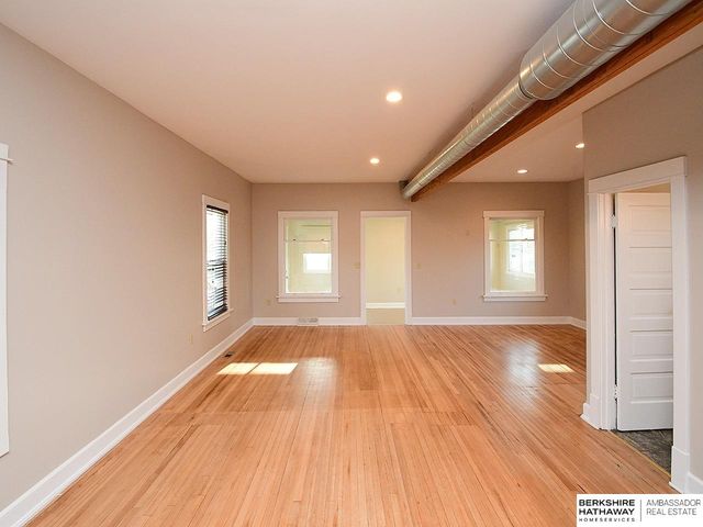 8705 Franklin Street, Omaha, NE 68114