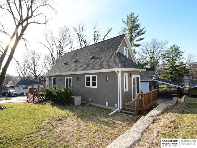 8705 Franklin Street, Omaha, NE 68114