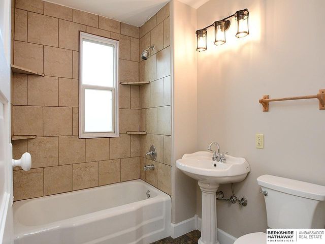 8705 Franklin Street, Omaha, NE 68114