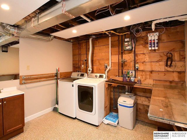 8705 Franklin Street, Omaha, NE 68114