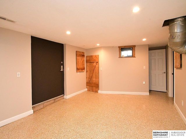 8705 Franklin Street, Omaha, NE 68114