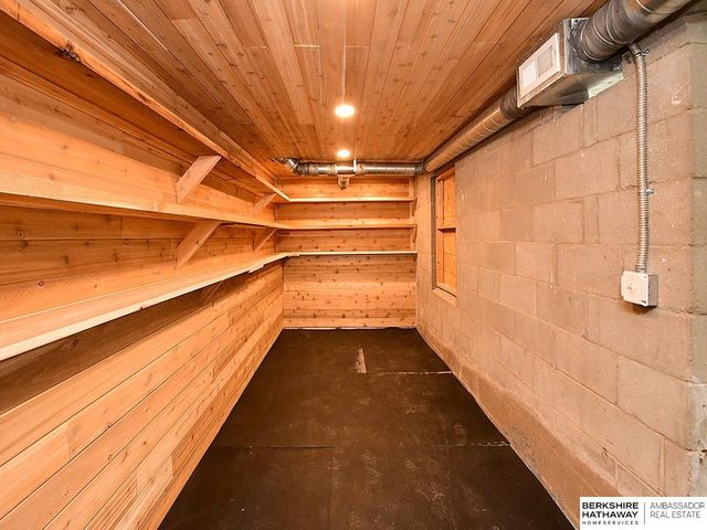 8705 Franklin Street, Omaha, NE 68114