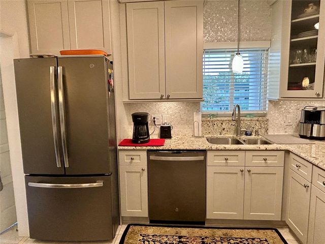 2436 RHODESIAN DRIVE 42, Clearwater, FL 33763