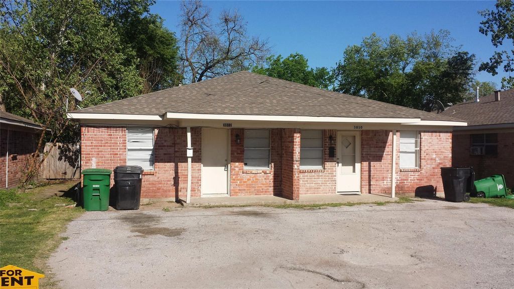 Image 1 of property listing at 3810 Cochran Street, Houston, TX 77009