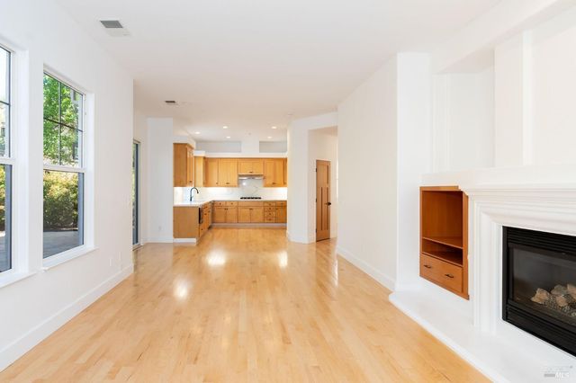 1807 Turtle Creek Way, Petaluma, CA 94954