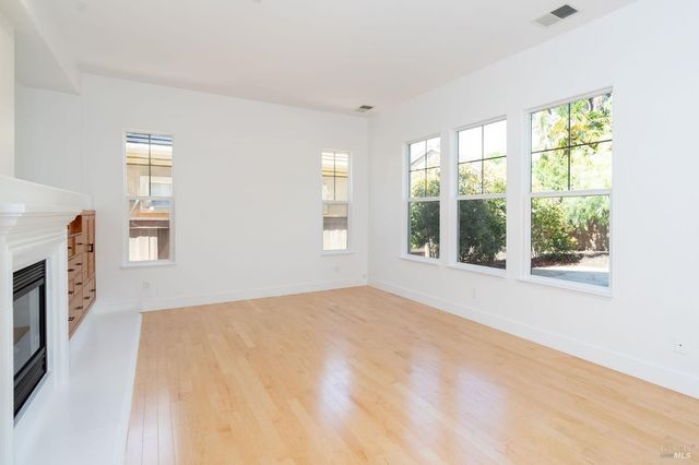 1807 Turtle Creek Way, Petaluma, CA 94954