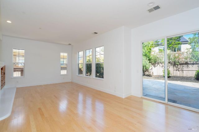 1807 Turtle Creek Way, Petaluma, CA 94954