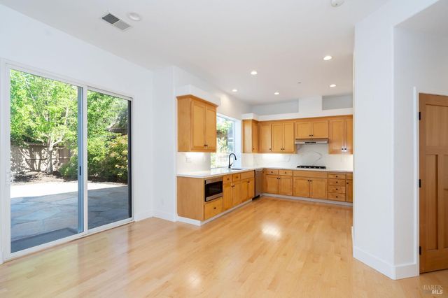 1807 Turtle Creek Way, Petaluma, CA 94954