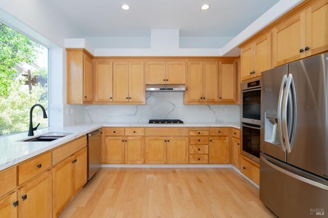 1807 Turtle Creek Way, Petaluma, CA 94954