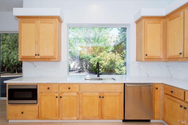 1807 Turtle Creek Way, Petaluma, CA 94954