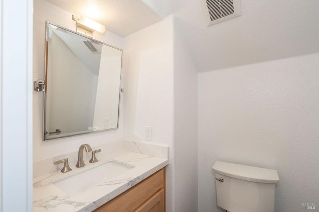 1807 Turtle Creek Way, Petaluma, CA 94954