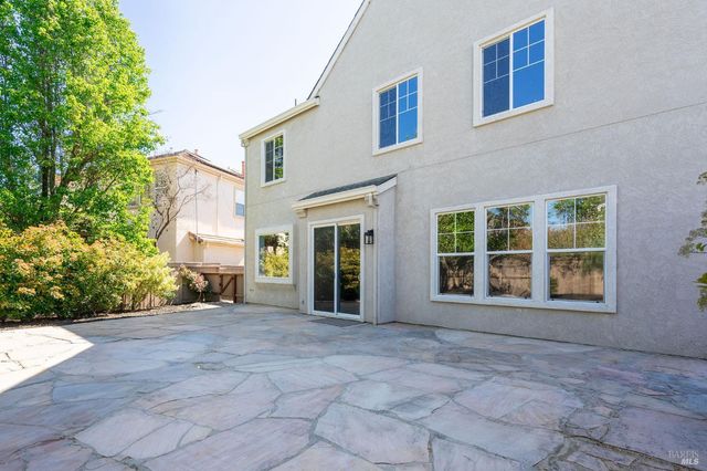 1807 Turtle Creek Way, Petaluma, CA 94954