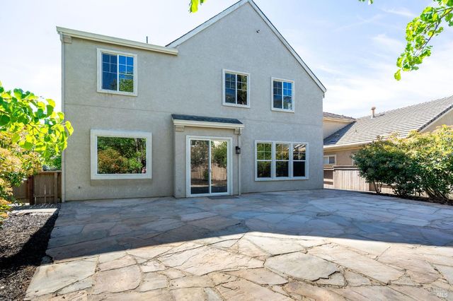 1807 Turtle Creek Way, Petaluma, CA 94954