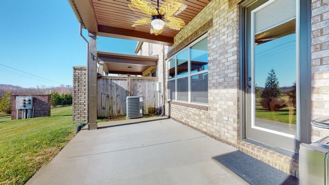 2093 Newark Ln, Thompsons Station, TN 37179