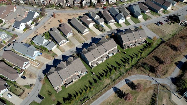 2093 Newark Ln, Thompsons Station, TN 37179