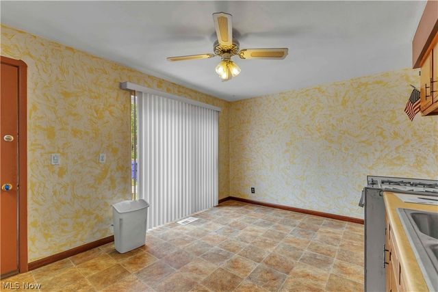 6051 Glenway Drive Q, Brook Park, OH 44142